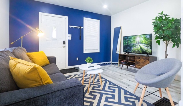 Navy gold dream - 2 bedroom house w/work station