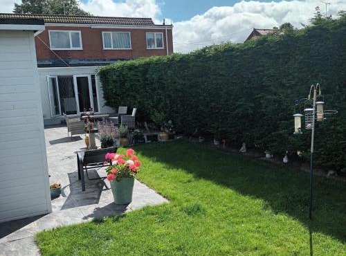 Near beach - Garden - Pets - Parking - Sleeps 4