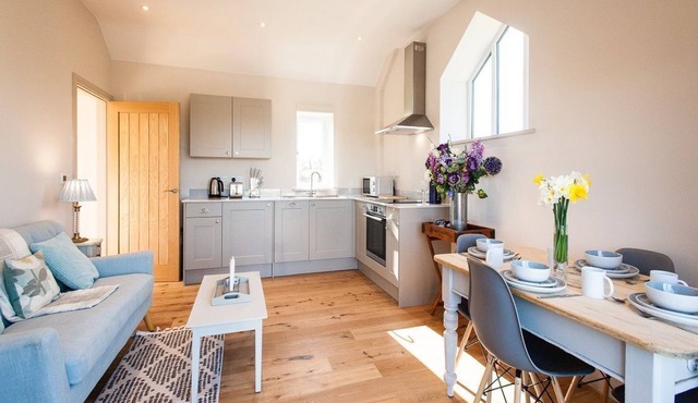 New Barn Conversion near Cotswold Water Park with Optional Hottub