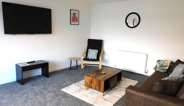 NEW - Large Fully Renovated House in East Kilbride