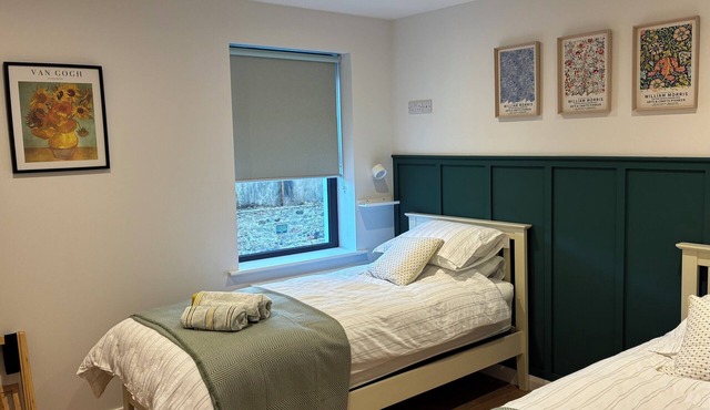 New listing* Modern 2-bed apt in centre of Ballycastle, beach less than a mile