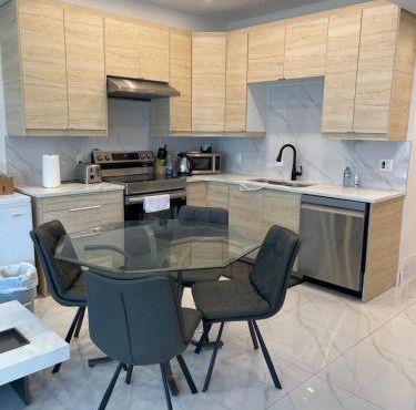 New Luxury Walkout Suite Near University-BY ROOM