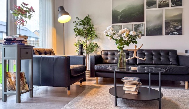 New Modern Detached House with 5bdr Glasgow