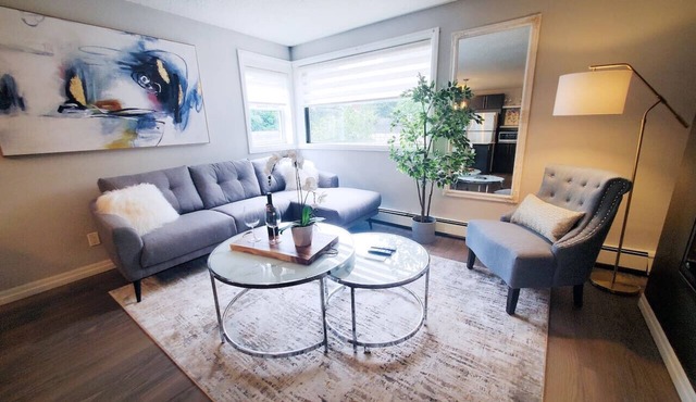 NEW Stylish Wortley 1BR Suite