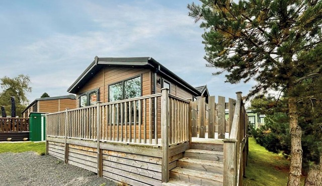 New to hire for the 2025 season is this beautiful Lakeland lodge.