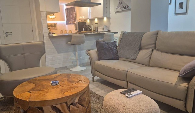 Newly Refurbished Luxury 3 Bed Duplex Apartment
