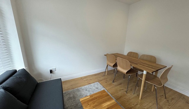 Newly Renovated 4BD Home, 11 Mins to ExCel London!