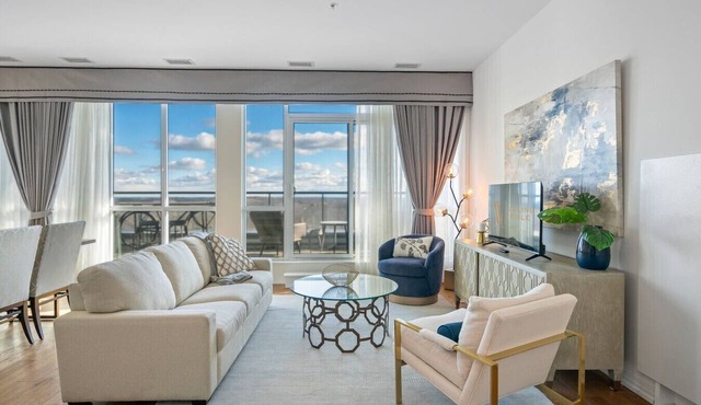Niagara Falls Penthouse | Great Views | Gym | Luxe