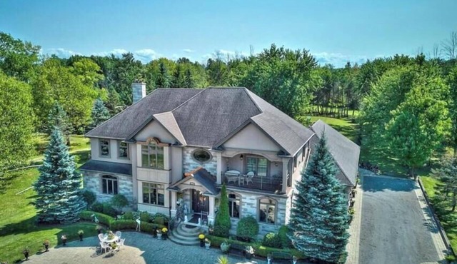 Niagara River Idyll Luxurious King Ensuite