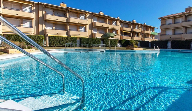 Nice apartment for 4 people with pool and TV