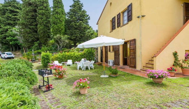 Nice apartment for 7 people with pool, A/C, WIFI, TV, patio, pets allowed and panoramic view