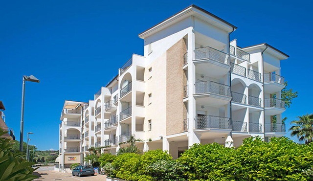 Nice apartment for 6 people with A/C, WIFI, pool, TV, terrace and pets allowed