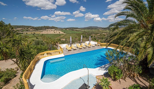 Nice home in Montuiri with kitchen