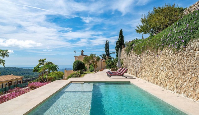 Nice home in Puigpunyent with private swimming pool, can be inside or outside