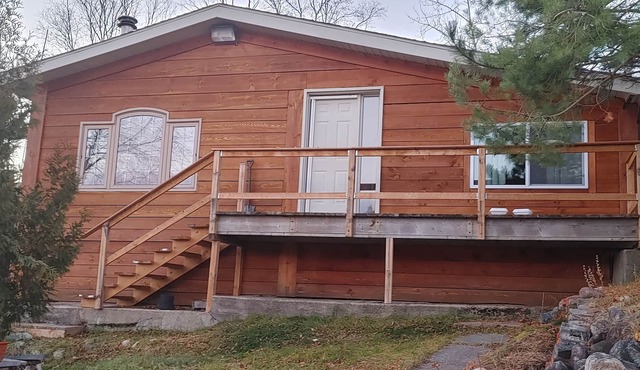 Nice Private 2 Bedroom w Lakeside Sauna Gazebo