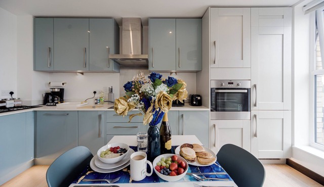 Oasis 2 bed Apartment with Direct trains to London and Mins from Bluewater Mall