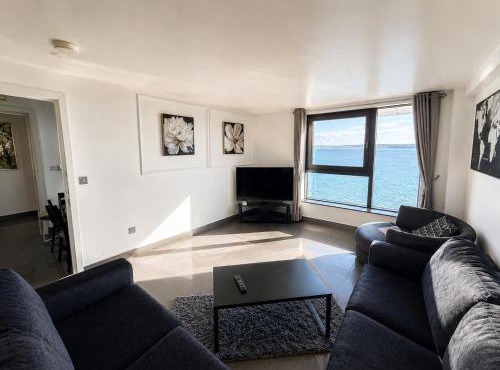 Ocean Park Apartments - Oceanfront - Free Parking and Fast WiFi
