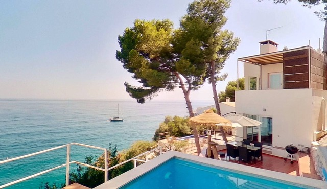 OCEANFRONT VILLA "Mare Cubum" panoramic views, extreme location, pool, climate!