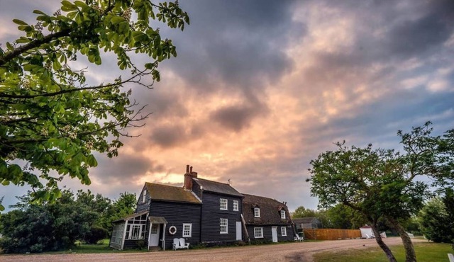 Osea Island: Antique Cottage