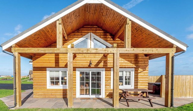 Outstanding, spacious and contemporary two storey lodge.