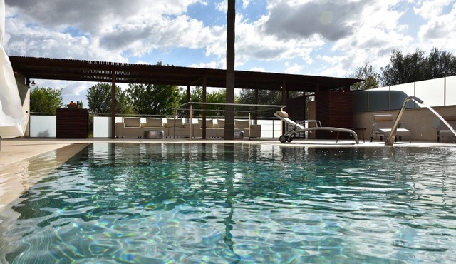 Palma Paradise: 12 Bedroom Villa for Rent, 1026