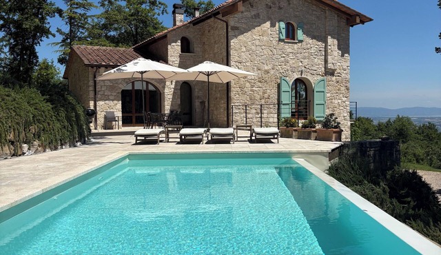 Panorama and privacy in the Siena Province, south of Montepulciano.