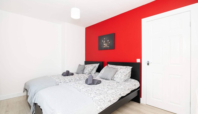 Parking - Wi-Fi -Near Falkirk & Stirling -Sleeps 6