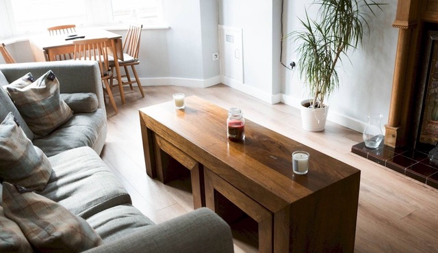 Pass the Keys | Lovely Traditional 2 Bedroom Flat in West End