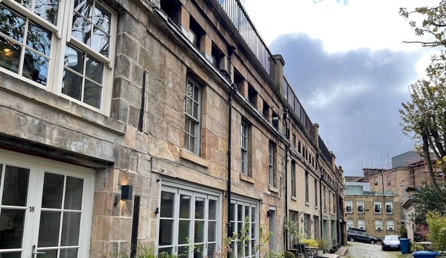 Pass the Keys | Stunning West End 1 Bed Mews House with Patio