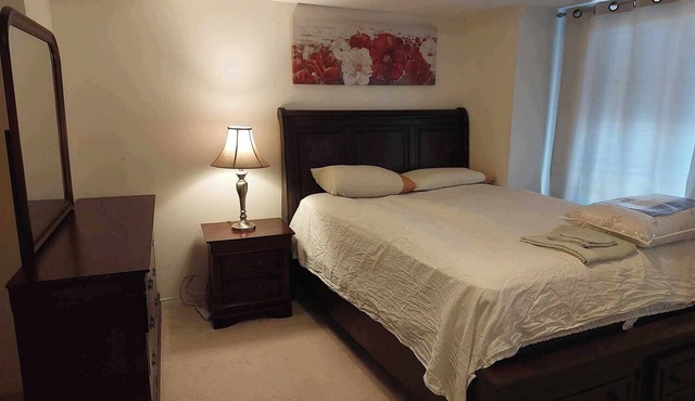 Peaceful 4-bedroom townhome with AC in charming Oshawa