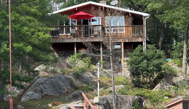 Peaceful Kawartha Lakes Cottage | Canoe, SUP & Stunning Sunsets