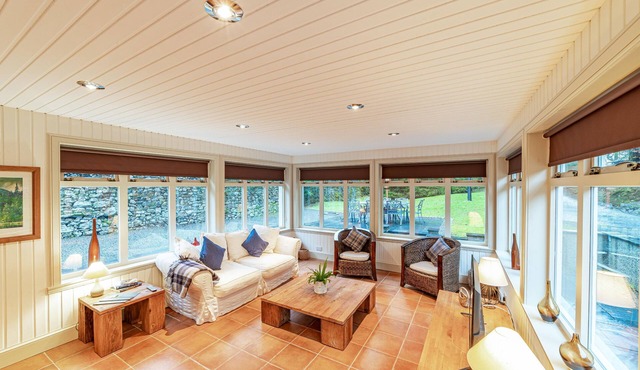 Penninghame Mid Lodge - a cottage that sleeps 7 guests in 4 bedrooms