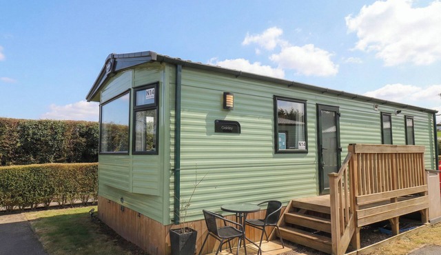 PEPPER POT LODGE, pet friendly, with a garden in Knaresborough