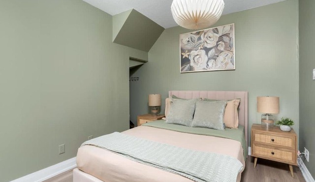 Perfect Home for Couple Close to Lake