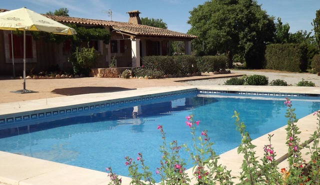 Perfect villa with pool and garden near the beach