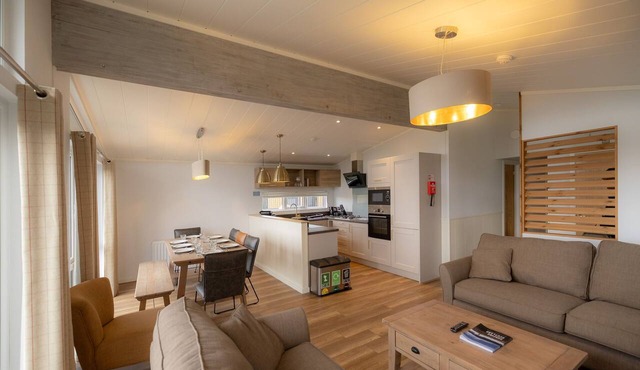Pet Friendly Hilltop Lodge for 8 Near Edinburgh