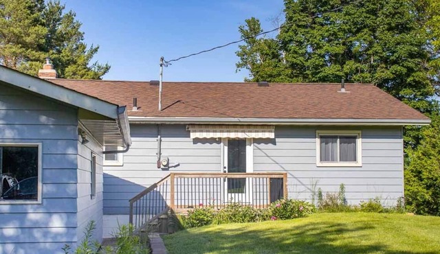 Pigeon's Nest - Affordable 2BR Kawartha Lakes Waterfront Cottage
