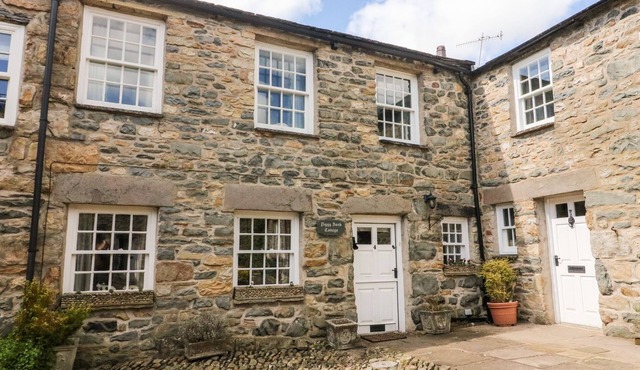PIGGY BANK COTTAGE, pet friendly in Sedbergh