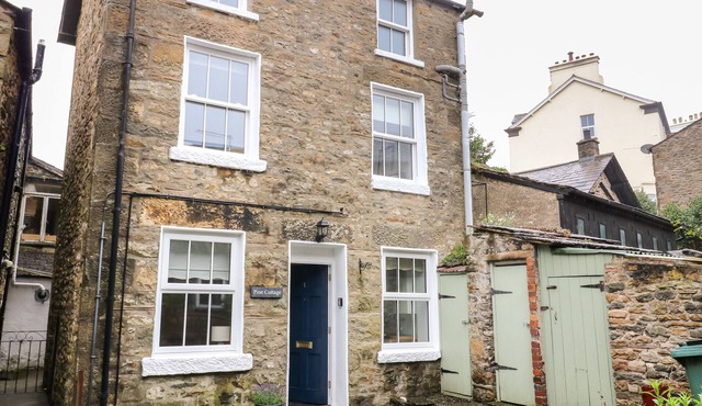 PINE COTTAGE, pet friendly, character holiday cottage in Sedbergh