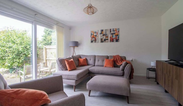 Piper House - 3 Bedroom House, East Kilbride