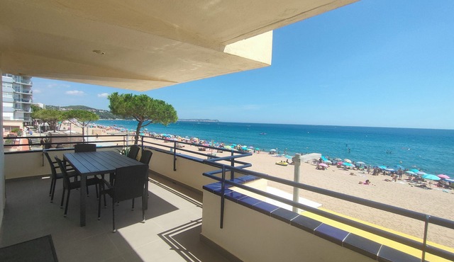 Playa d'Aro,2 bedrooms, 2 bathrooms, sea view, air conditioning, large terrace, free wifi, private parking