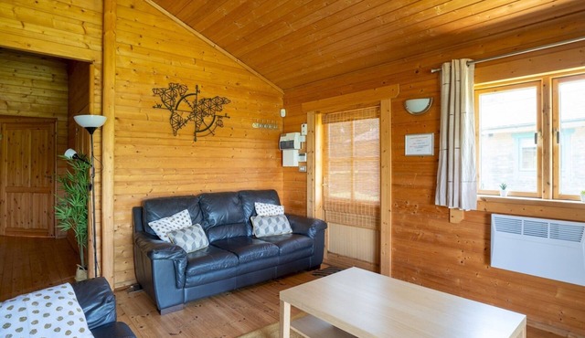 Pochard Lodge | Lakeside | Fishing | Parking - Pass the Keys