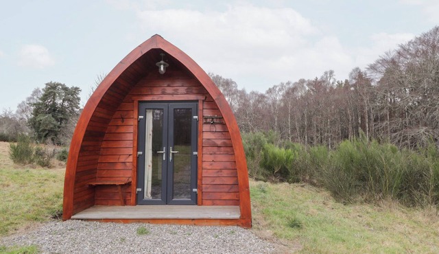 POD 2, pet friendly, with a garden in Kiltarlity