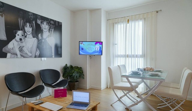 Pompidou Boutique Apartment with Terrace 1B