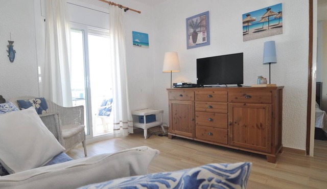 Practical apartment with sea views, Wifi and air conditioning included