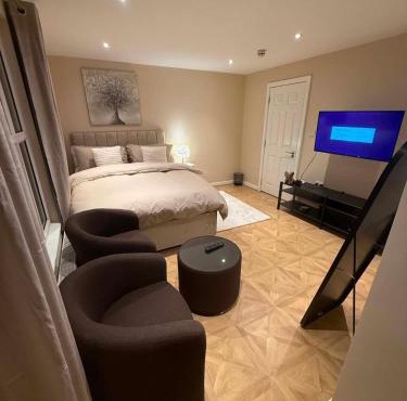 Prime King sized room with private bathroom