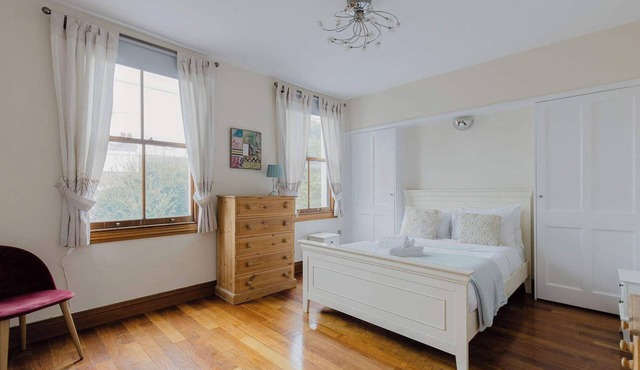 Prime Location 2 Bed East London