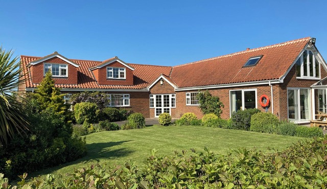 Private 5 Acre Lakeside Family/Large Group Cottage. Quiet Rural Farmside Stay!