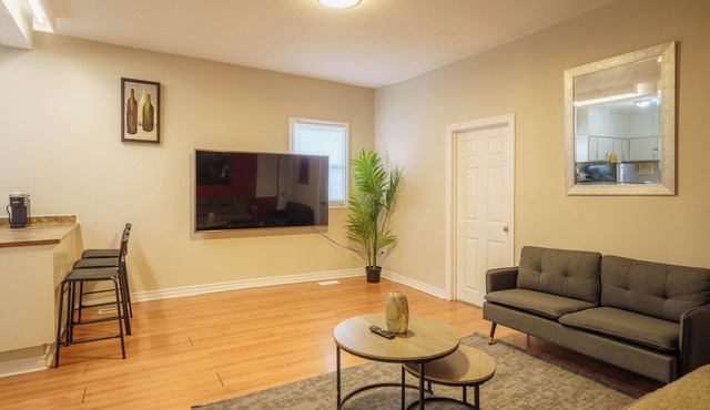 Private Apartment in Byward Market Downtown Ottawa!