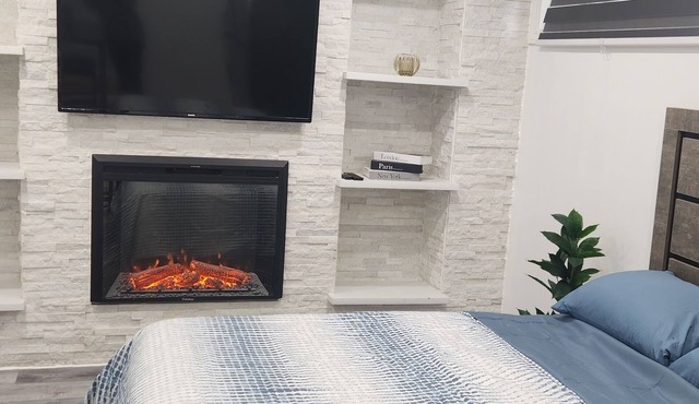 Private & cozy Kitchener studio with WiFi, in-suite laundry & proximal to a mall